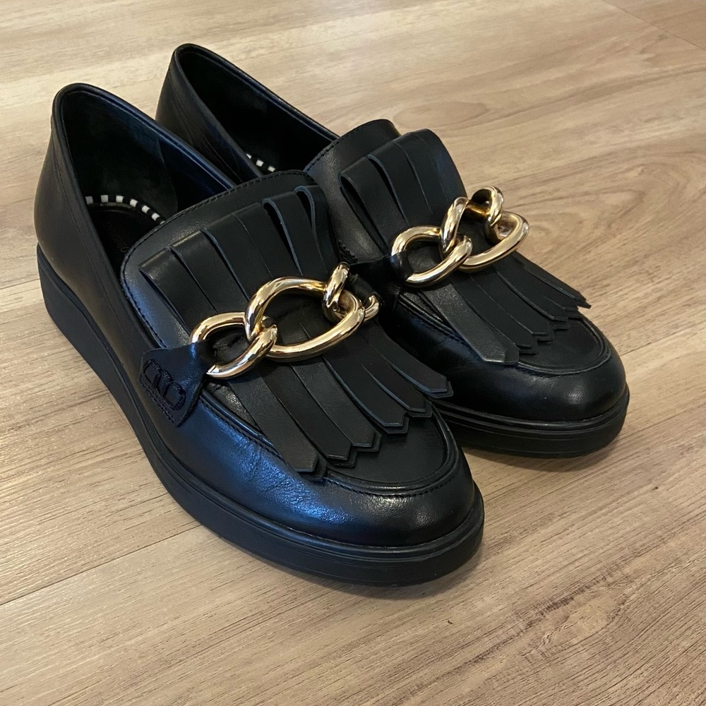 Office Siren, Street Style, Preppy Leather Loafers